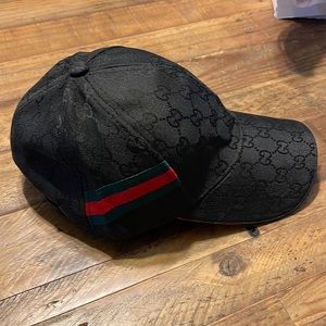 Black baseball cap.
